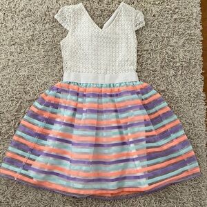 Beautiful EUC dress for a little girl. Sized at 10 but fits like a 8.